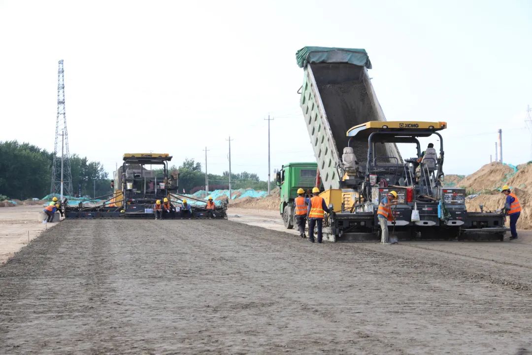 重点项目 | 河津市延平新街和阜民街道路工程进入水稳层铺设阶段