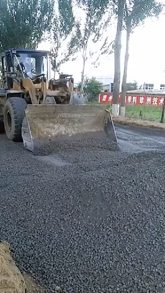 铲车老司机推水稳料,技术到位