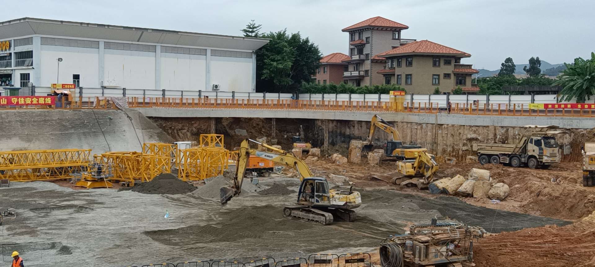 安乡县沿河路改建 二层水稳明日完成 - 湖南频道