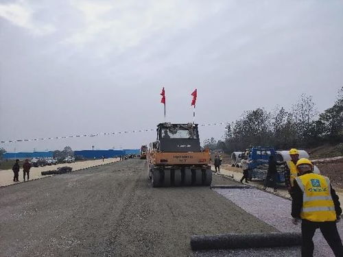 阜阳东北大外环颍泉段路面水稳试验段成功铺筑